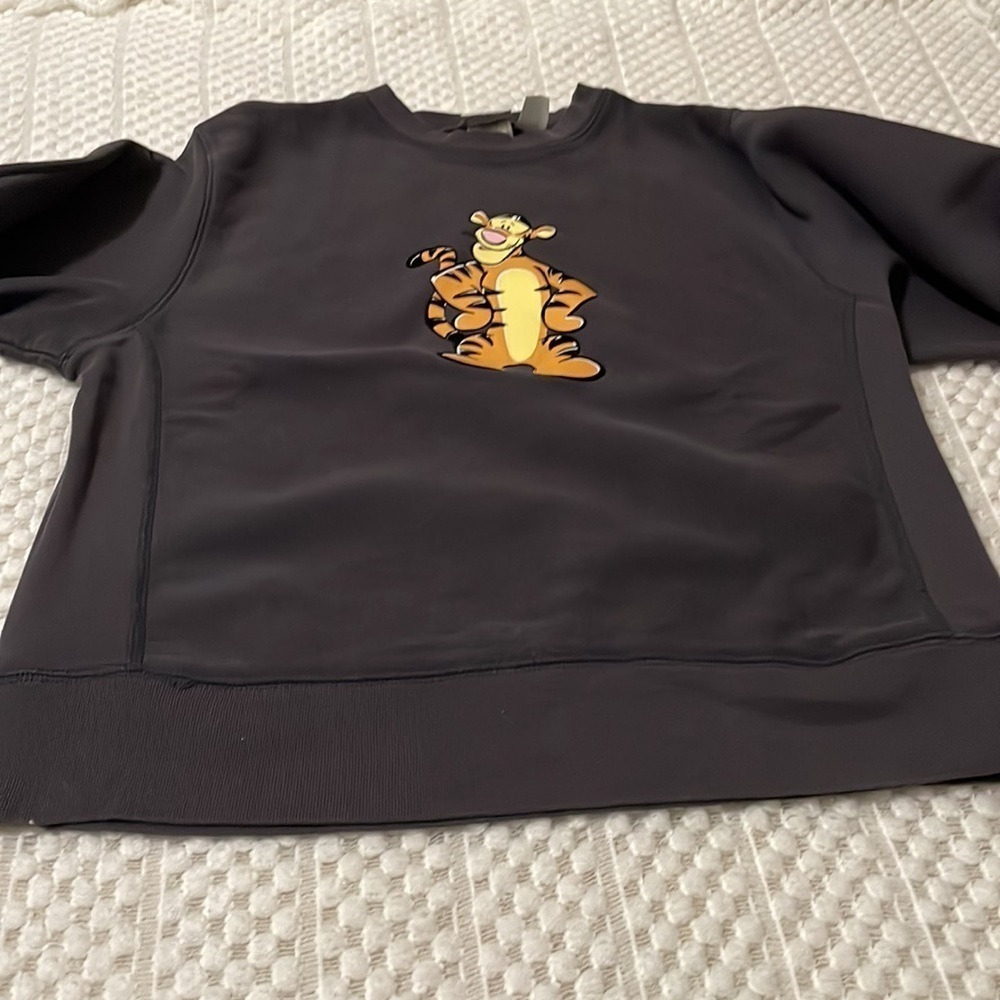 Vintage Disney Store Tigger Sweatshirt - Picture 9 of 16